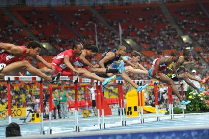 СК \"Лужники\". Чемпионат мира по легкой атлетике 2013. Финальный забег на 110 метров с барьерами среди мужчин. На снимке:  участники соревнования.