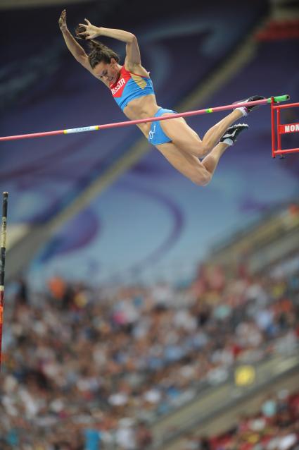 СК `Лужники`. Чемпионат мира по легкой атлетике 2013. Прыжки с шестом среди женщин. На снимке: российская спортсменка Елена Исинбаева во время соревнований.