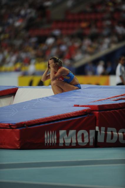 СК `Лужники`. Чемпионат мира по легкой атлетике 2013. Прыжки с шестом среди женщин. На снимке: российская спортсменка Елена Исинбаева во время соревнований.