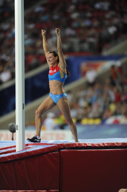 СК `Лужники`. Чемпионат мира по легкой атлетике 2013. Прыжки с шестом среди женщин. На снимке: российская спортсменка Елена Исинбаева во время соревнований.