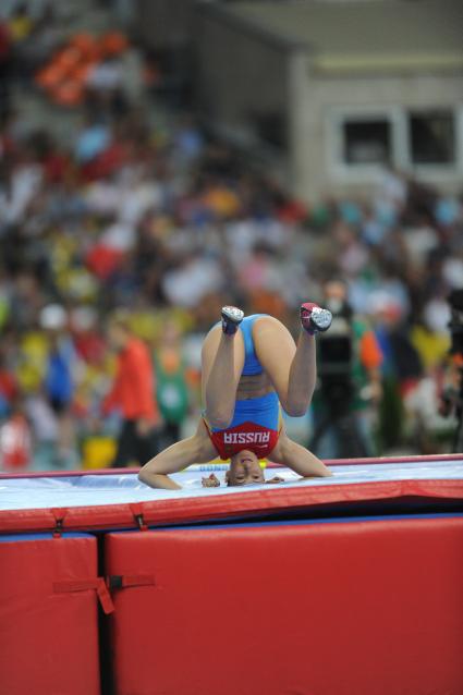 СК `Лужники`. Чемпионат мира по легкой атлетике 2013. Прыжки с шестом среди женщин. На снимке: российская спортсменка Елена Исинбаева во время соревнований.