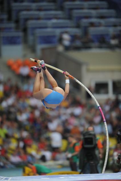 СК `Лужники`. Чемпионат мира по легкой атлетике 2013. Прыжки с шестом среди женщин. На снимке: российская спортсменка Елена Исинбаева во время соревнований.