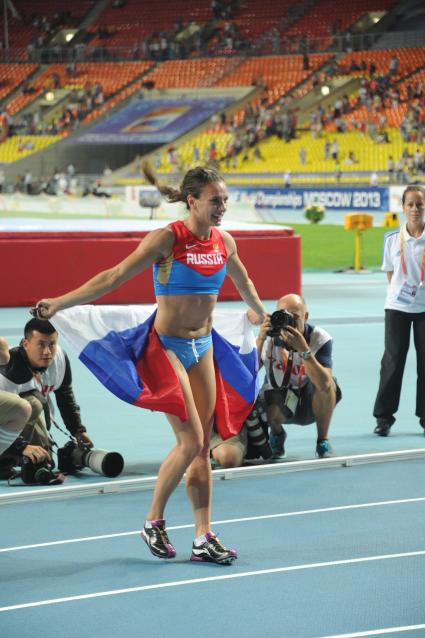 СК `Лужники`. Чемпионат мира по легкой атлетике 2013. Прыжки с шестом среди женщин. На снимке: российская спортсменка Елена Исинбаева, завоевавшая золотую медаль в финале соревнований.