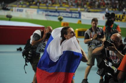 СК `Лужники`. Чемпионат мира по легкой атлетике 2013. Прыжки с шестом среди женщин. На снимке: российская спортсменка Елена Исинбаева, завоевавшая золотую медаль в финале соревнований.