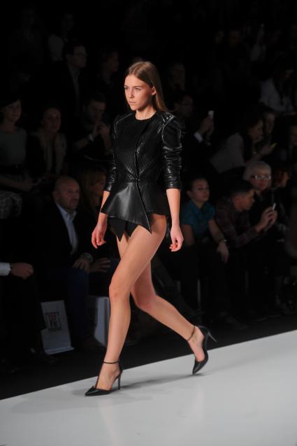 ЦВЗ `Манеж`. Неделя моды `Mercedes-Benz Fashion Week Russia`. На снимке: показ коллекции дизайнера Янива Перси (Persy)
