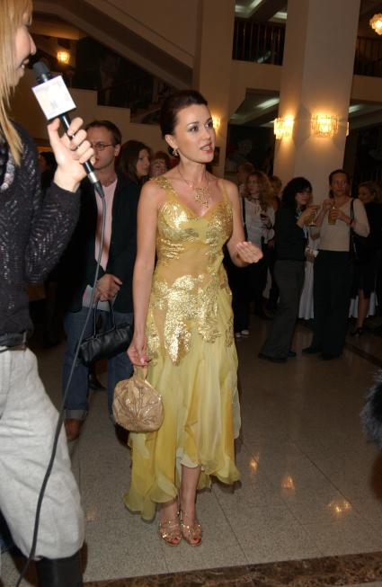 Театр Эстрады. Церемония вручения премии журнала Glamour `Женщина года - 2005`. На снимке: актриса Анастасия Заворотнюк.