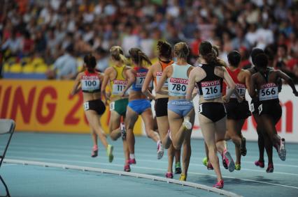 СК `Лужники`. Чемпионат мира по легкой атлетике 2013.  Финальный забег на 1500 м среди женщин. На снимке: спортсменки во время соревнований.