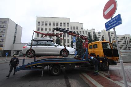 На площади Независимости в Минске эвакуируют автомобиль