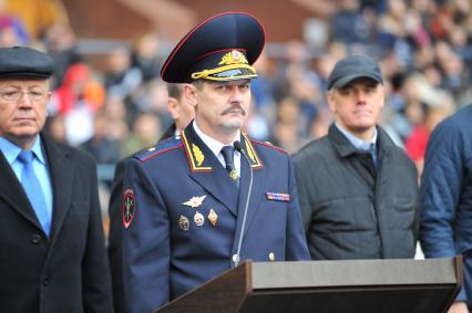 СК `Лужники»`. Спортивный праздник московской полиции. На снимке: начальник ГУ МВД России по городу Москве Анатолий Якунин  (в центре)