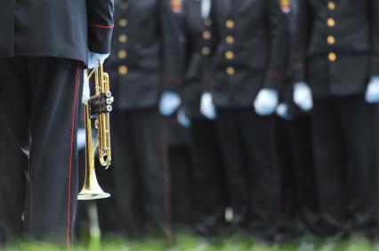 СК `Лужники`.  Спортивный праздник московской полиции. На снимке:  военный музыкант держит в руках трубу.