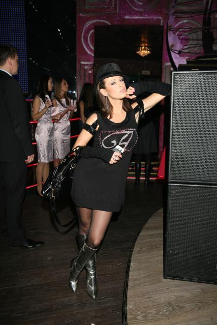 Церемония вручения премии `World fashion awards 2009` в зале `Элизиум` в клубе  `Рай`. На снимке: телеведущая, модель Арина Махова.