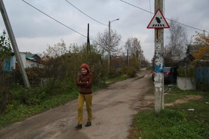 Знак пешеходного перехода в виде ежа переходящего дорогу.