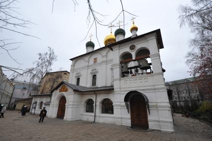 ул. Большая лубянка, 19, стр. 1. Московский Ставропигиальный Сретенский мужской монастырь.