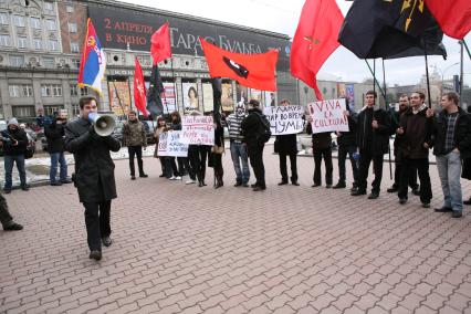 Митинг против засилья гламура в СМИ, организованный политической организацией `Евразийский союз молодежи` на Триумфальной площади.