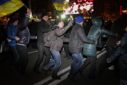 Евромайдан. Акция сторонников евроинтеграции Украины у здания Киевской городской государственной администрации (Мэрии).