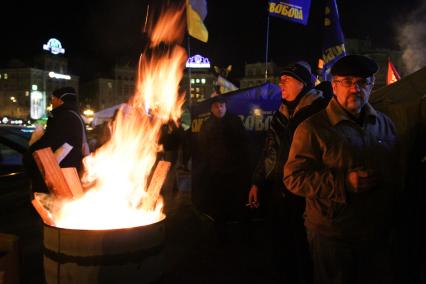 Евромайдан. Акция сторонников евроинтеграции Украины у здания Киевской городской государственной администрации (Мэрии).