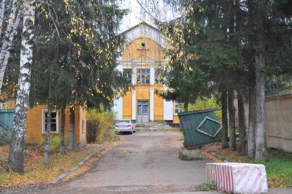 г. Долгопрудный. Военный городок. На снимке: общежитие (в прошлом госпиталь).