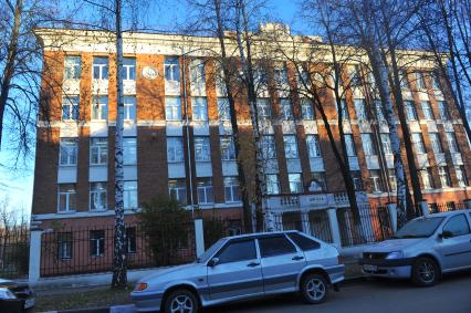 г. Долгопрудный. Военный городок. На снимке: здание школы.