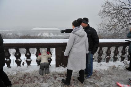 Снег в Москве. На снимке: вид со смотровой площадки на СК `Лужники`.