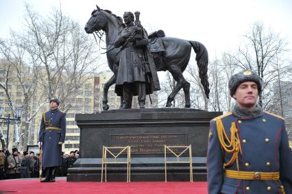 Торжественная церемония открытия памятника Герою Отечественной войны 1812 года, атаману Всевеликого войска Донского, генералу от кавалерии Матвею Ивановичу Платову в парке `Казачьей славы`.