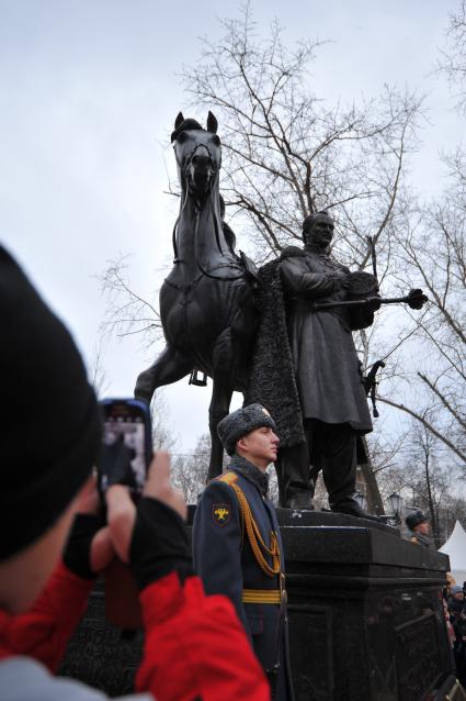 Торжественная церемония открытия памятника Герою Отечественной войны 1812 года, атаману Всевеликого войска Донского, генералу от кавалерии Матвею Ивановичу Платову в парке `Казачьей славы`.