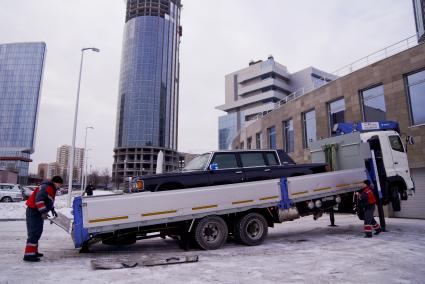 Екатеринбург. На снимке: служебный автомобиль первого президента России Бориса Ельцина ЗИЛ 41052, доставленный из Москвы для будущего музея Б.Ельцина.