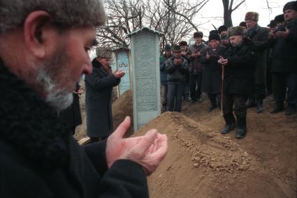 Начало первой чеченской войны. На снимке: чеченские похороны.