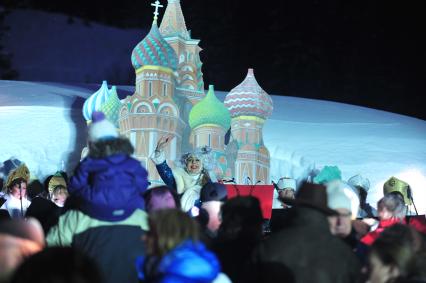 Горнолыжный курорт Куршевель. На снимке: празднование старого нового года на центральной площади Круазетт.