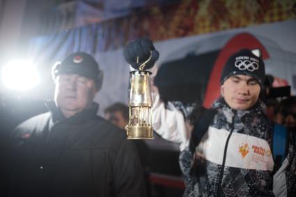Прибытие олимпийского огня в Екатеринбург.