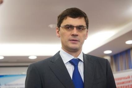 Соревнования по плаванию на кубок Александра Попова. На снимке: Александр Попов - чемпион мира по плаванию.