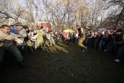 Фестиваль традиционной мужской культуры `Дмитриев день`. На снимке: Стенка на стенку.