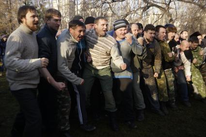 Фестиваль традиционной мужской культуры `Дмитриев день`. На снимке: Стенка на стенку.