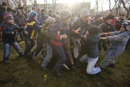 Фестиваль традиционной мужской культуры `Дмитриев день`. На снимке: Стенка на стенку.