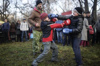 Фестиваль традиционной мужской культуры `Дмитриев день`. На снимке: кулачный поединок.