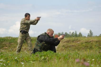 Спецназовцы на стрельбище.