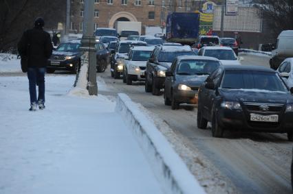 Дмитровское шоссе. На снимке: автомобильная пробка.