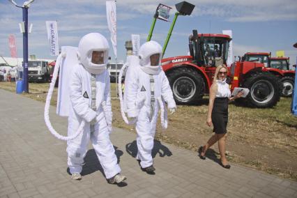 Межрегиональный агропромышленный форум `День сибирского поля - 2013`. Реклама на демонстрационных площадках.