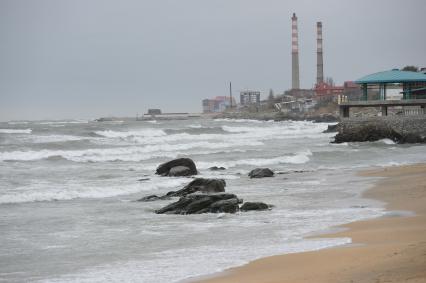 Виды Махачкалы. На снимке: берег Каспийского моря.