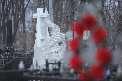 Ваганьковское кладбище. Памятник Александру Абдулову.