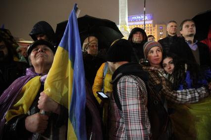 Евромайдан. Акция сторонников евроинтеграции Украины. Площадь Независимости. На снимке толпа митингующих.