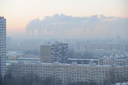 Капотня. На снимке: вид на Московский нефтеперерабатывающий завод.