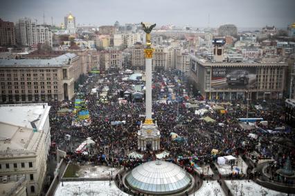 Вид на площадь Независимости в Киеве во время беспорядков.