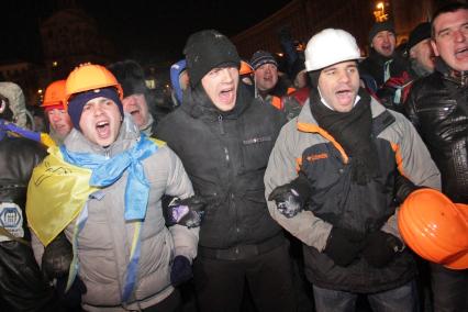 Силовой разгон пикетов в Киеве. На снимке: Протестующие.