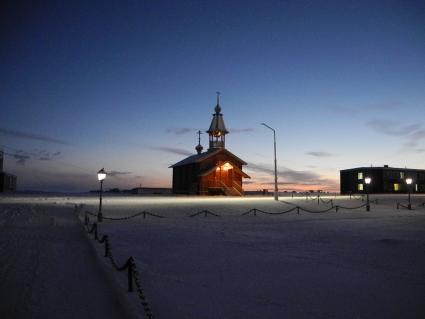 Архангельская область п. Белушья Губа (Белушка), архипелаг Новая Земля.   На снимке: Свято-Никольский храм.