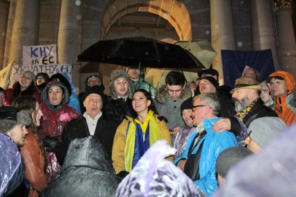 Певица Руслана ( Руслана Лыжичко ) во время протестов в Киеве.