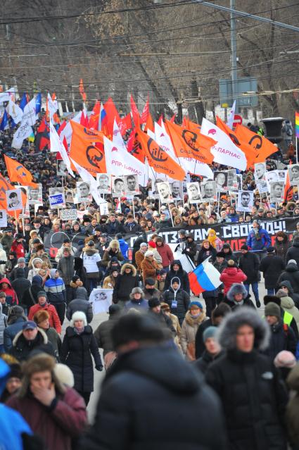 Шествие оппозиции в поддержку фигурантов дела о беспорядках на Болотной площади в мае 2012 года.