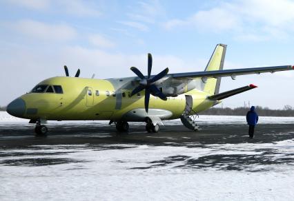 Новый гражданский самолет Ан-140.