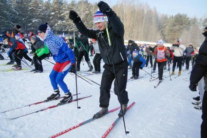 Лыжня России 2014 в Екатеринбурге. На снимке: старт соревнований.