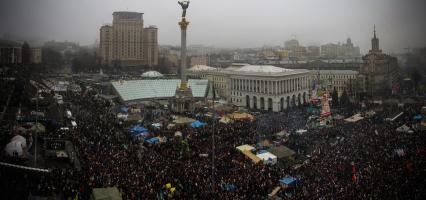 Вид на площадь Независимости в Киеве во время проведения Народного вече.