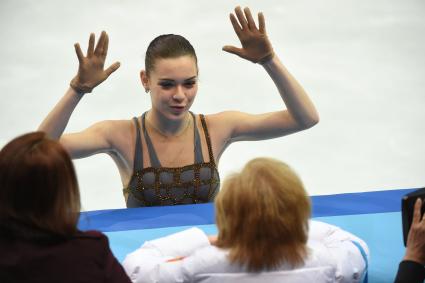 XXII Зимние Олимпийские игры в Сочи.  Произвольная программа женского одиночного катания на соревнованиях по фигурному катанию.  На снимке: фигуристка Аделина Сотникова (Россия) во время выступления.